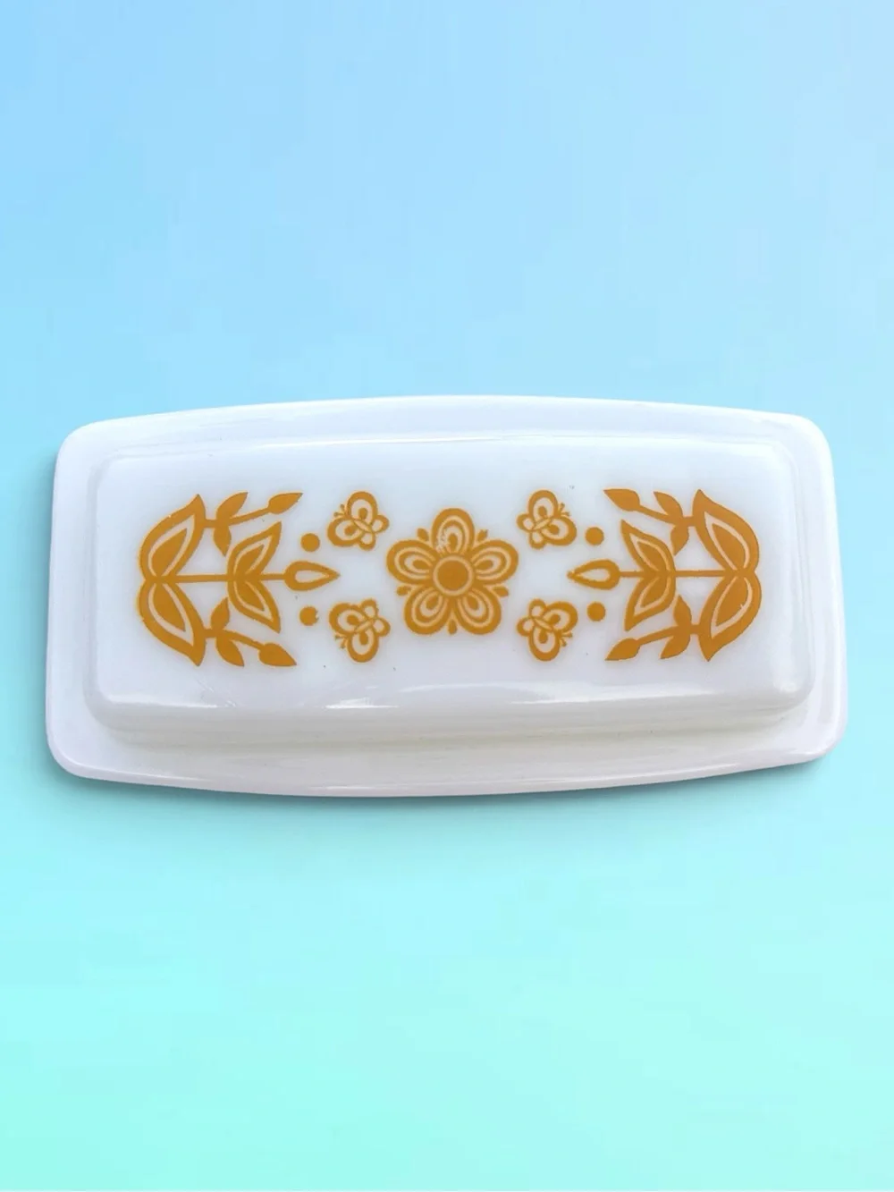 Pyrex vintage milk